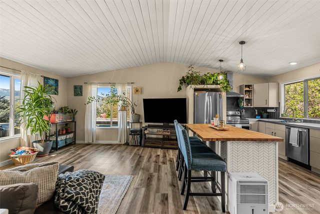 520 Lacey Place NE, East Wenatchee, WA 98802