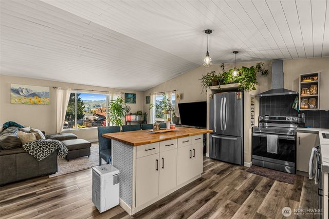 520 Lacey Place NE, East Wenatchee, WA 98802