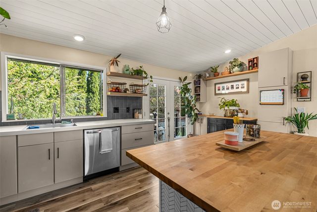 520 Lacey Place NE, East Wenatchee, WA 98802