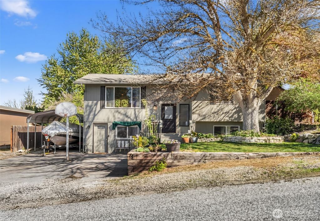 520 Lacey Place NE, East Wenatchee, WA 98802