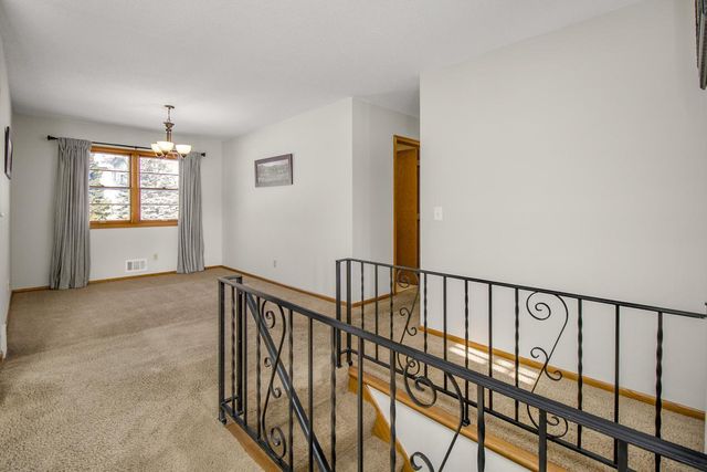 7064 Glenross Road, Woodbury, MN 55125