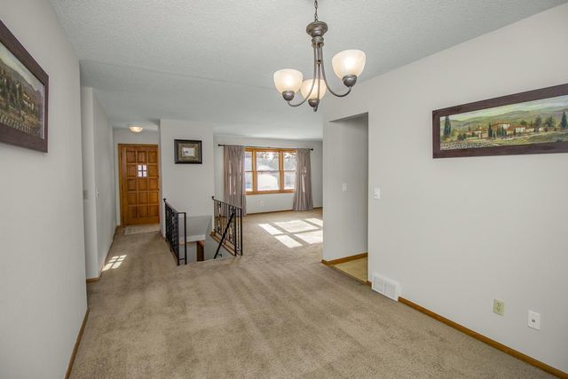 7064 Glenross Road, Woodbury, MN 55125