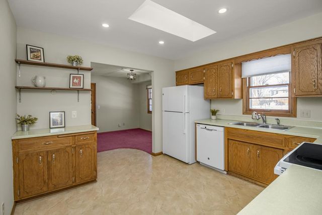 7064 Glenross Road, Woodbury, MN 55125