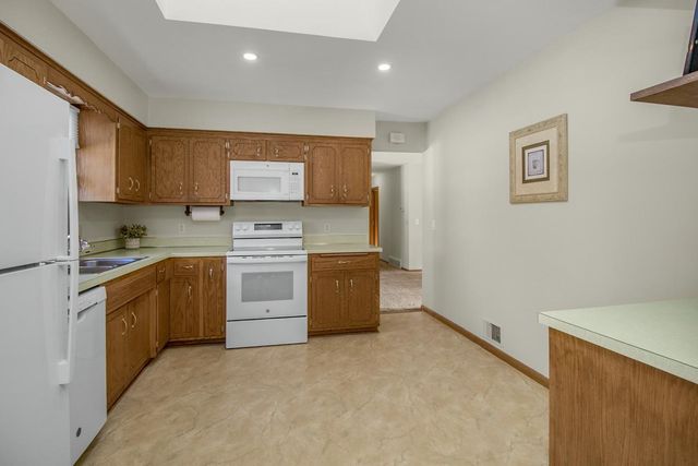 7064 Glenross Road, Woodbury, MN 55125