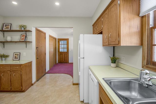 7064 Glenross Road, Woodbury, MN 55125