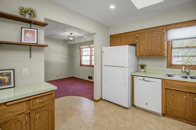 7064 Glenross Road, Woodbury, MN 55125