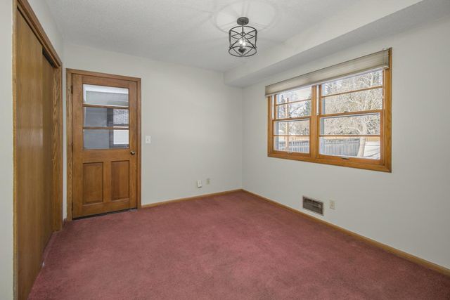 7064 Glenross Road, Woodbury, MN 55125