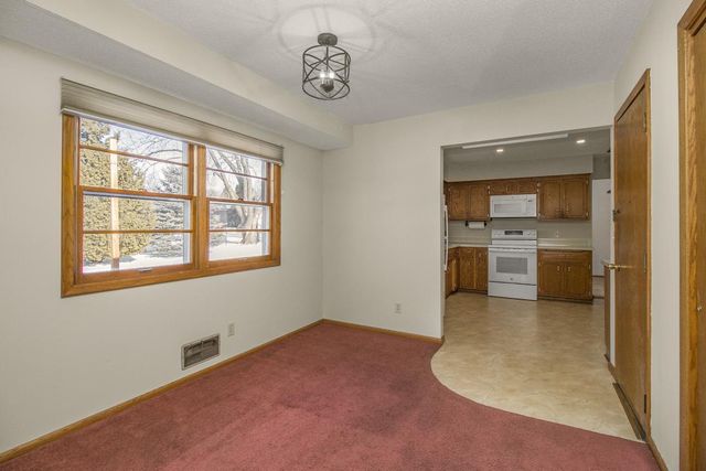 7064 Glenross Road, Woodbury, MN 55125