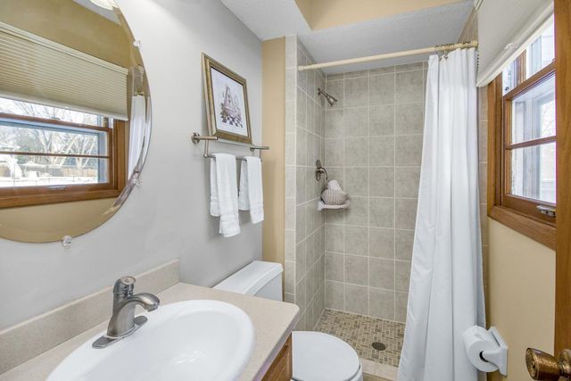 7064 Glenross Road, Woodbury, MN 55125