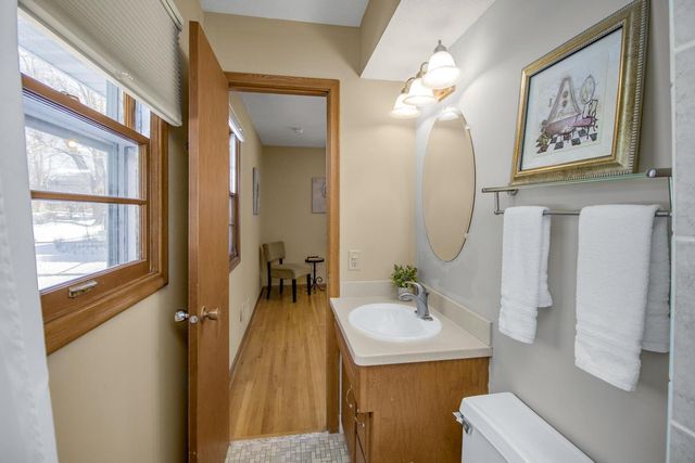 7064 Glenross Road, Woodbury, MN 55125