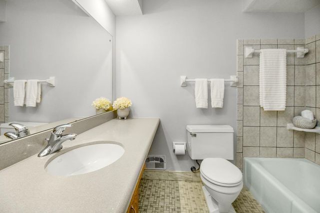 7064 Glenross Road, Woodbury, MN 55125