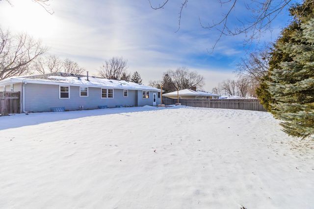 7064 Glenross Road, Woodbury, MN 55125