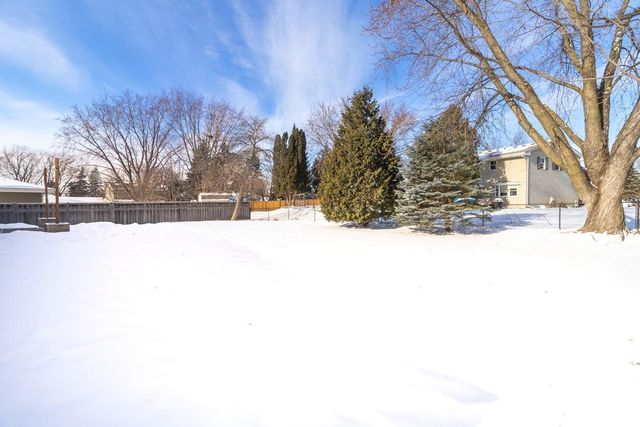 7064 Glenross Road, Woodbury, MN 55125