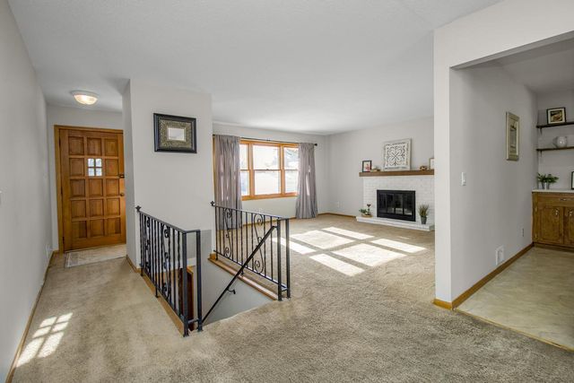 7064 Glenross Road, Woodbury, MN 55125