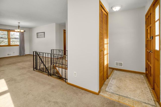 7064 Glenross Road, Woodbury, MN 55125