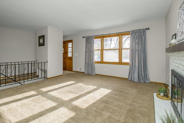 7064 Glenross Road, Woodbury, MN 55125