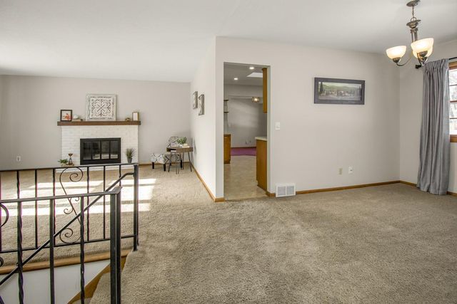 7064 Glenross Road, Woodbury, MN 55125