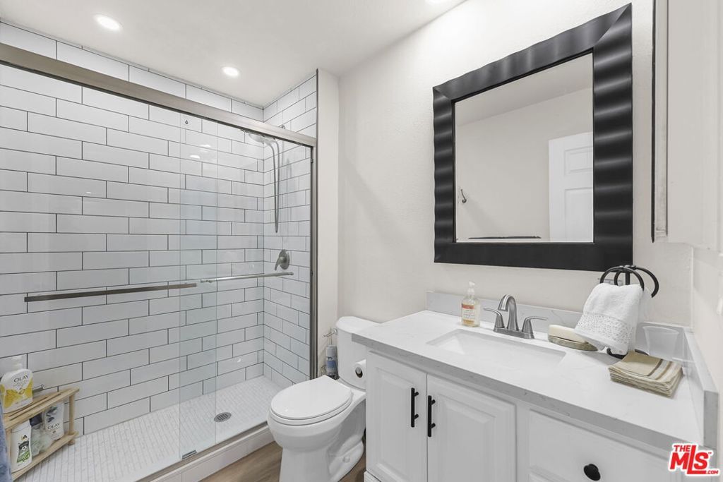 Image 13 of property listing at 640 Foreston Drive, Acton, CA 93510