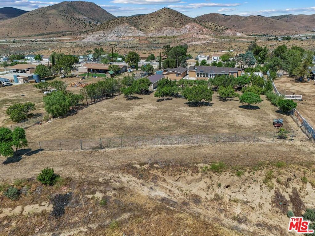 Image 33 of property listing at 640 Foreston Drive, Acton, CA 93510