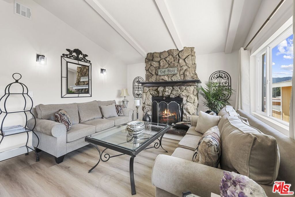 Image 4 of property listing at 640 Foreston Drive, Acton, CA 93510