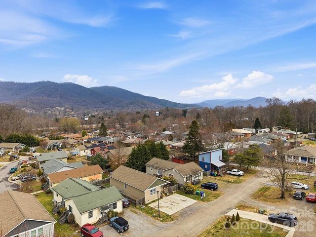 9 Half Moon Drive, Swannanoa, NC 28778