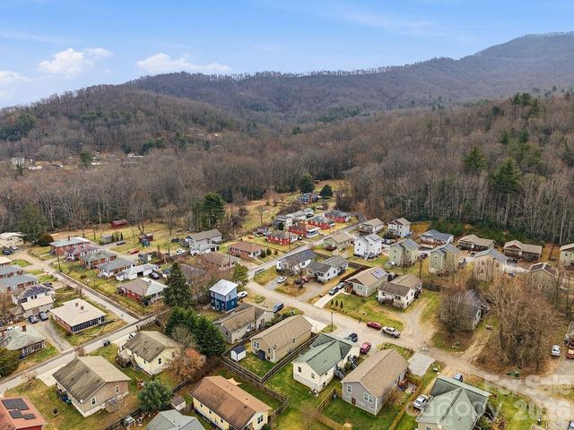9 Half Moon Drive, Swannanoa, NC 28778