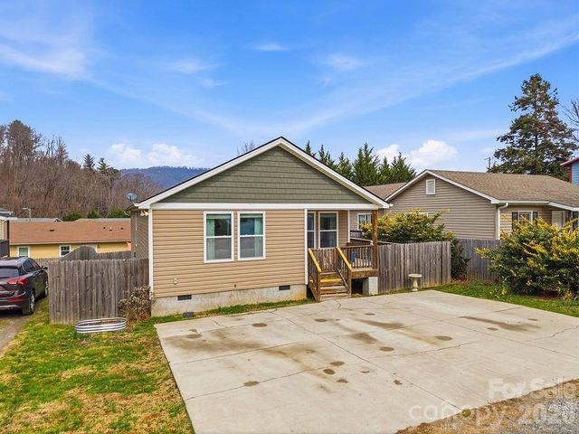 9 Half Moon Drive, Swannanoa, NC 28778