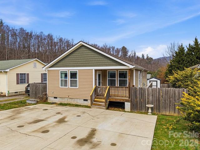 9 Half Moon Drive, Swannanoa, NC 28778