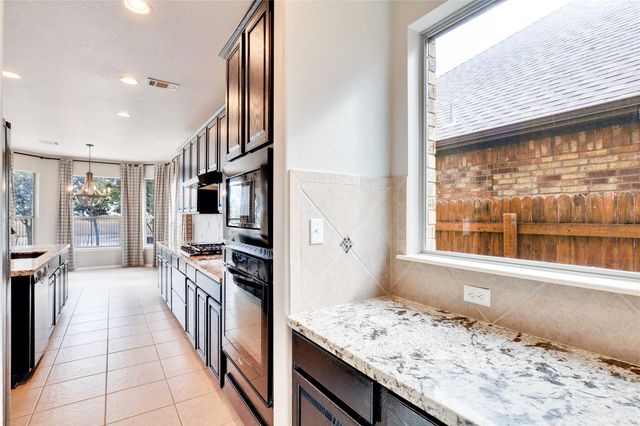 208 Norcia LOOP, Liberty Hill, TX 78642