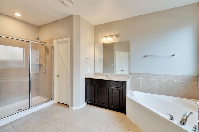 208 Norcia LOOP, Liberty Hill, TX 78642