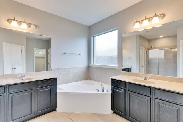 208 Norcia LOOP, Liberty Hill, TX 78642