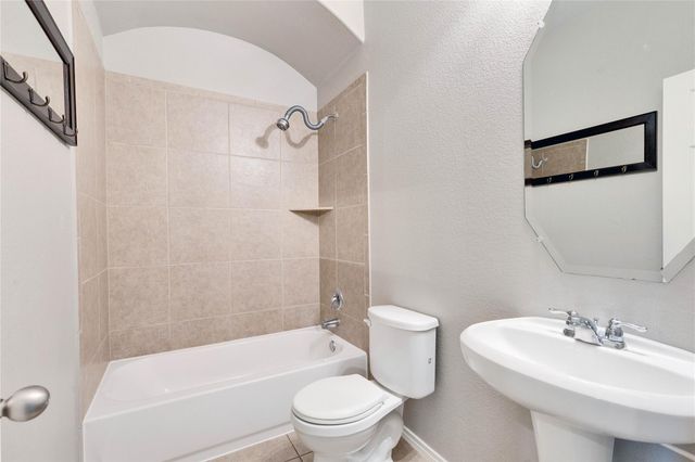 208 Norcia LOOP, Liberty Hill, TX 78642