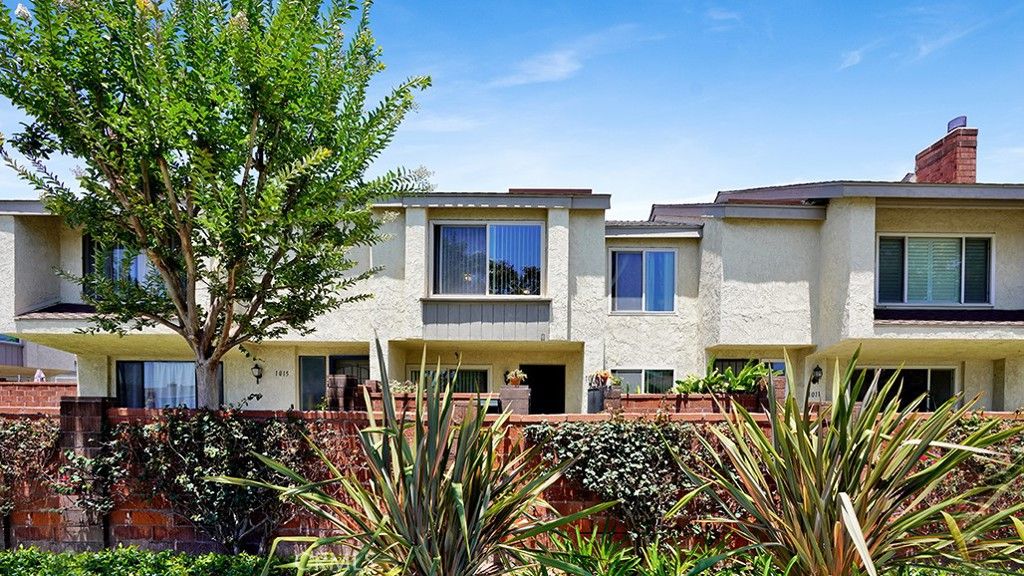 Image 2 of property listing at 1013 W Orangewood, Anaheim, CA 92802