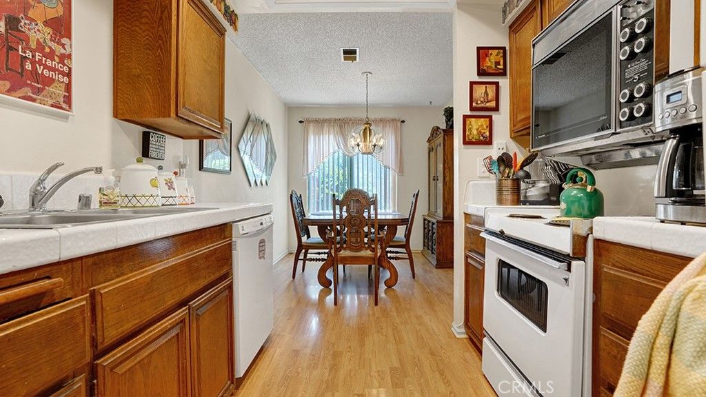 Image 5 of property listing at 1013 W Orangewood, Anaheim, CA 92802