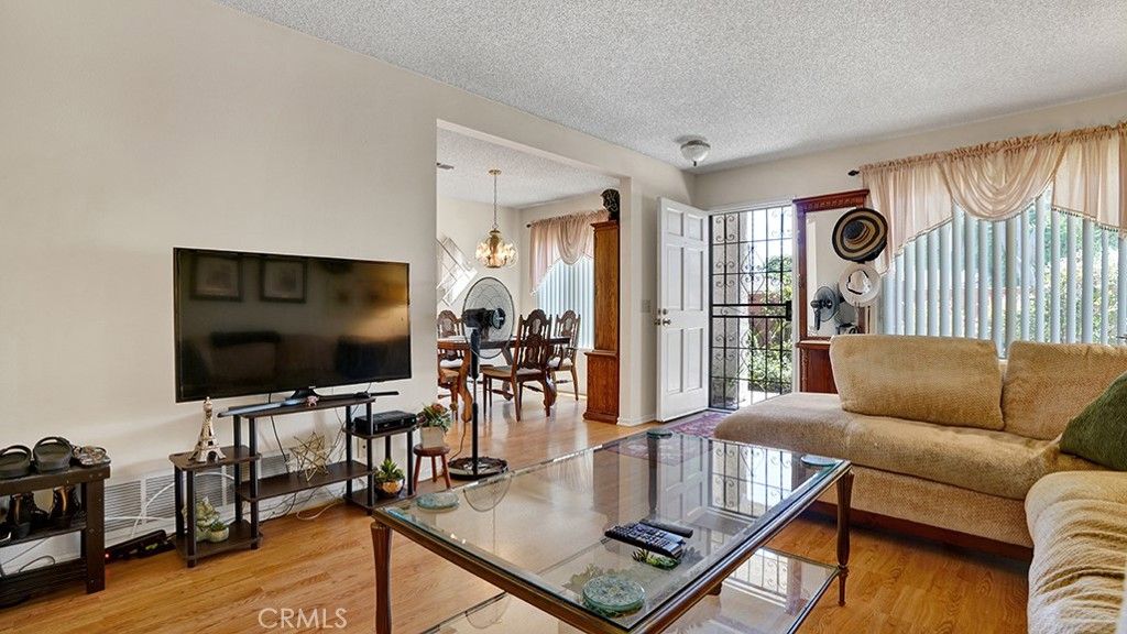 Image 6 of property listing at 1013 W Orangewood, Anaheim, CA 92802