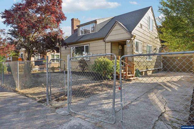 2244 4th St NE, Salem, OR 97301