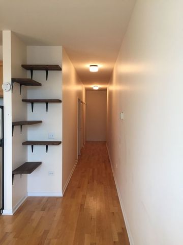 2935 N Clybourn Avenue 301, Chicago, IL 60618