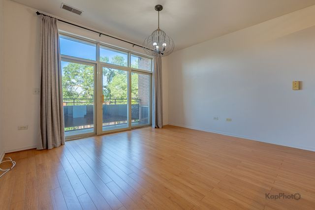 2935 N Clybourn Avenue 301, Chicago, IL 60618