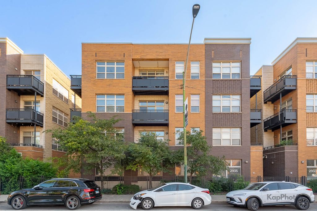 2935 N Clybourn Avenue 301, Chicago, IL 60618