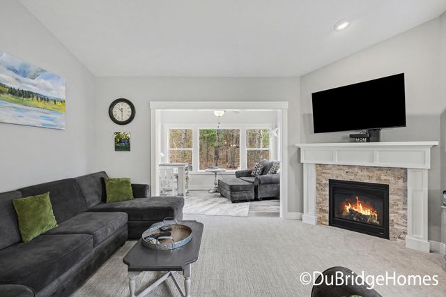 69 Blue Violet Lane NE, Comstock Park, MI 49321