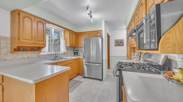 650 Dartmouth DRIVE, Sheboygan Falls, WI 53085