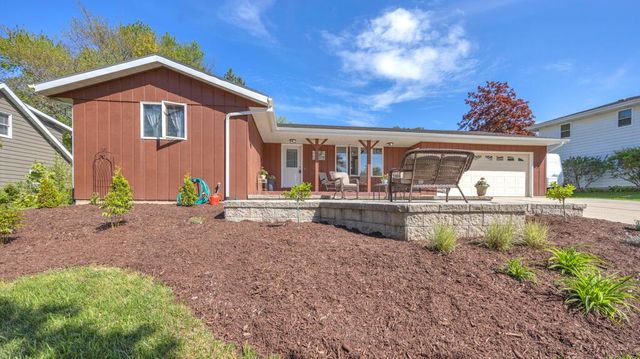 650 Dartmouth DRIVE, Sheboygan Falls, WI 53085