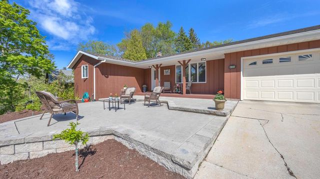 650 Dartmouth DRIVE, Sheboygan Falls, WI 53085