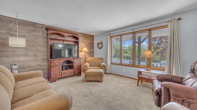 650 Dartmouth DRIVE, Sheboygan Falls, WI 53085