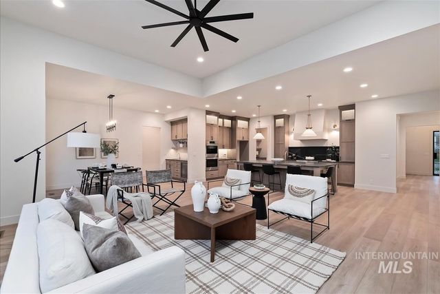 9989 W Bouvardia St, Star, ID 83669