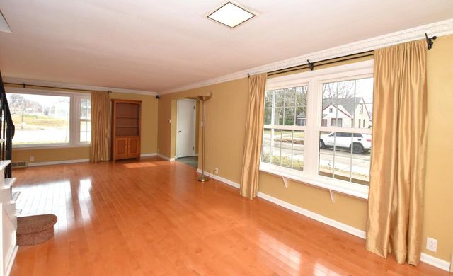 7200 W Locust STREET, Milwaukee, WI 53210