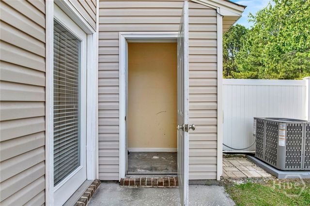 14 Winter Lake Circle, Savannah, GA 31407