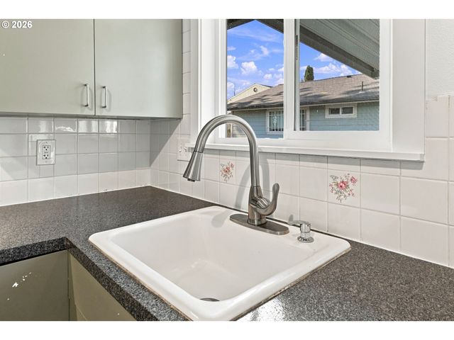 6633 Se 83RD Ave, Portland, OR 97266