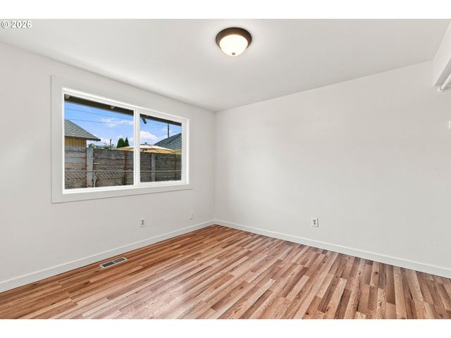 6633 Se 83RD Ave, Portland, OR 97266
