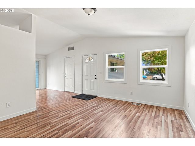 6633 Se 83RD Ave, Portland, OR 97266